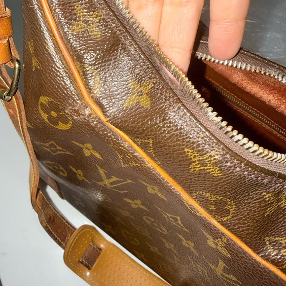 Louis Vuitton Monogram Canvas Boulogne Shoulder Bag - Picture 7 of 13